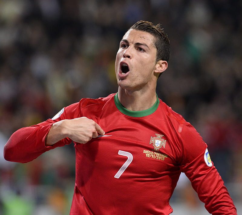 Ronaldo a festejar com a camisola de Portugal